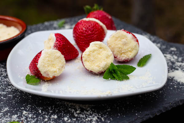 Low Carb Cheesecake Filled Strawberries